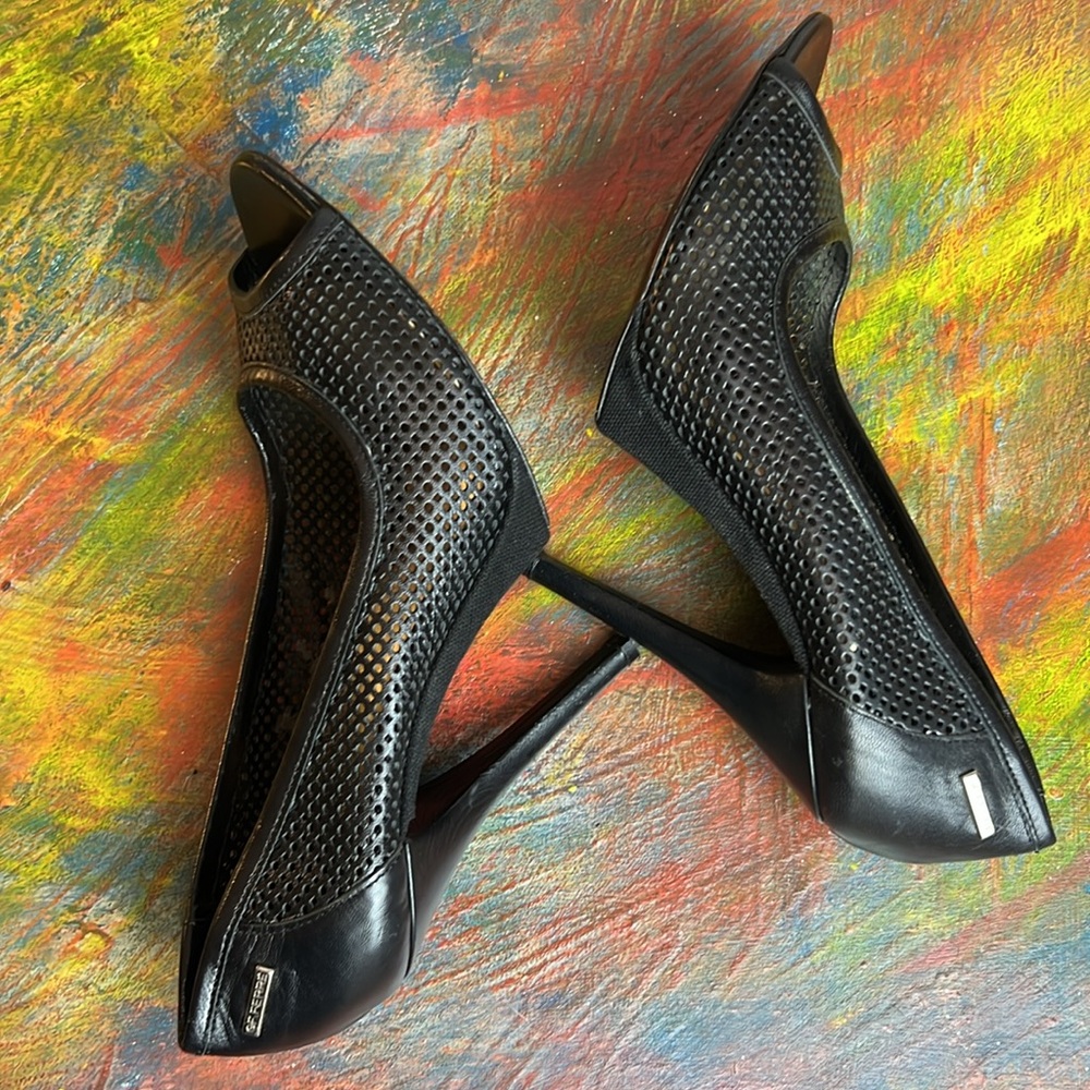 Gianfranco Ferre perforated open peep toe heel 4.5" black Sz. 39 pumps leather - Picture 9 of 17